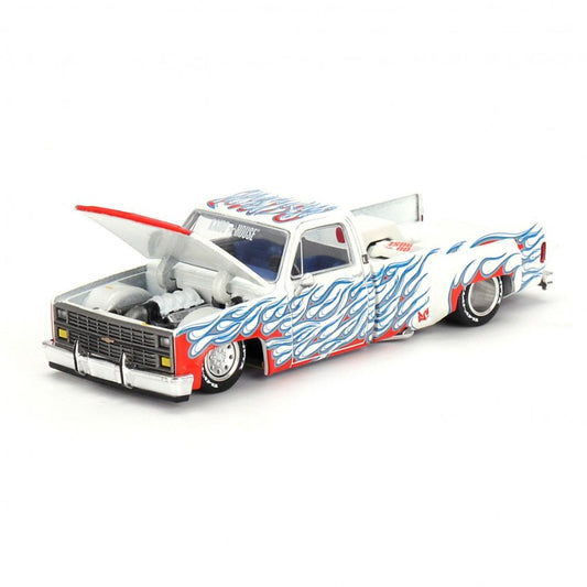 Mini GT - 1:64 Chevrolet Silverado Dually on Fire V2 Kaido House open